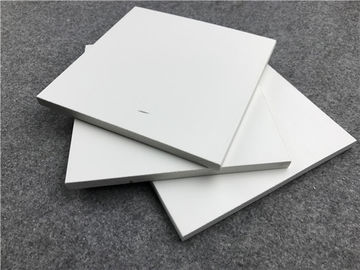 Bon prix Planches blanches adaptées aux besoins du client de mur de la couleur WPC de Legth favorables à l'environnement en ligne