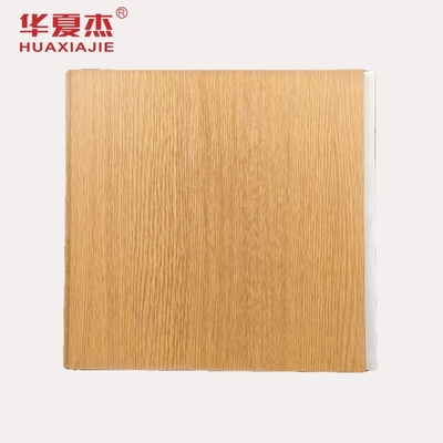 Matériau de décoration d'intérieur Panneaux muraux en PVC Panneaux de plafond en PVC à grains de bois