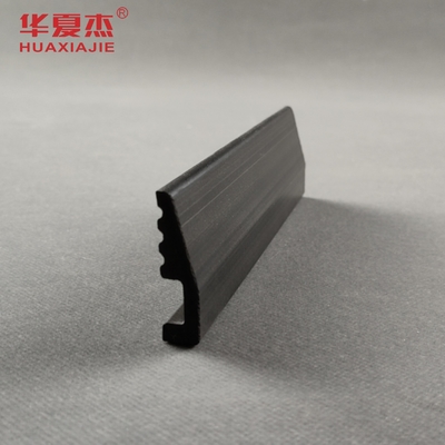 Bon prix Tableau de base en PVC noir à l'épreuve de l'humidité à l'intérieur Skirting Profil en PVC pour la décoration intérieure en ligne
