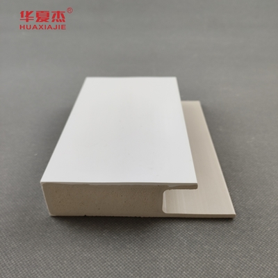 Bon prix Cadre de porte Wpc à capuche blanche boîtier plat J-canal surface lisse Wpc moulage en ligne