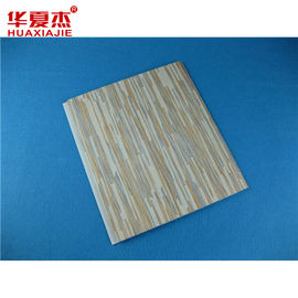 Bon prix Le plastique durable a rayé le plafond de panneaux de plafond de PVC pour la cuisine ignifuge en ligne