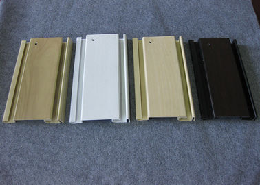 Bon prix 109.75*20 revêtement de mur de salle de bains de PVC d'organisation de PVC Slatwall 20 ans de garantie en ligne