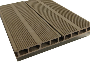 Bon prix Decking composé de la couleur WPC de noix/plate-forme recyclable de passages couverts pour le jardin en ligne