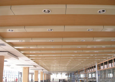 Bon prix Matériaux de toiture décoratifs/panneaux de plafond suspendu pour le couloir en ligne