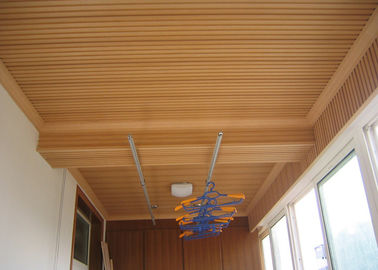 Bon prix Panneaux de mur imperméables en bois UPVC de salle de bains avec la surface balayée en ligne