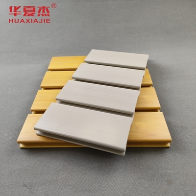 Bon prix 300 mm x 17 mm PVC panneaux de parois en PVC Décoration intérieure du mur de garage en ligne