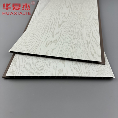 Bon prix panneau mural en PVC avec grains de bois blanc, panneaux en PVC imperméables, décoration de bâtiment en ligne