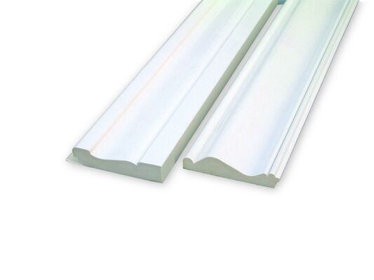 Bon prix Moulures en PVC blanc Surface lisse à l'intérieur Idéal pour couvrir les lacunes et créer des transitions transparentes entre les surfaces en ligne