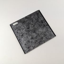 Bon prix Impression des feuilles de mur décoratives de PVC de noir de revêtement de mur intérieur de PVC pour l'hôtel en ligne