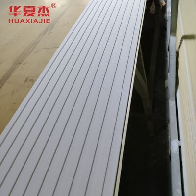 Bon prix Panneau mural en WPC stratifié imperméable à l'eau écologique en PVC surface enveloppée Convient pour les besoins de décoration murale extérieure intérieure En ligne