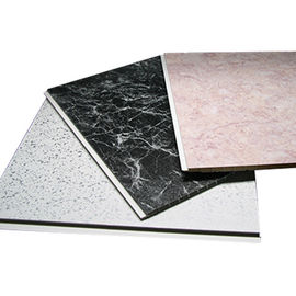 Bon prix Imperméabilisez les panneaux de plafond de PVC de bande pour des panneaux de plafond résidentiel et suspendu en ligne