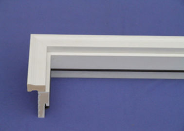 Bon prix Bâtis décoratifs de mousse de cadre de porte de PVC WPC, bâtis blancs de PVC de vinyle de moule de brique en ligne
