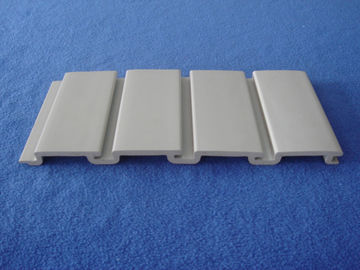 Bon prix Panneaux de PVC Slatwall de Taupe de buanderie, affichage de panneau de lamelle de PVC en ligne