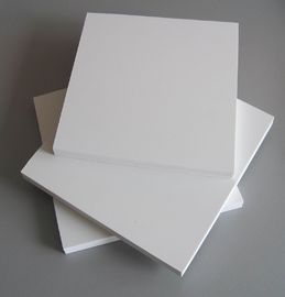 Bon prix WPC adapté aux besoins du client Foamcore composé en plastique en bois/panneaux d'affichage en ligne