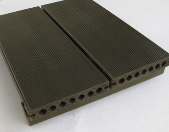 Bon prix Le Decking composé du jardin WPC couvre de tuiles les plate-formes de plancher résistantes UV creuses en ligne